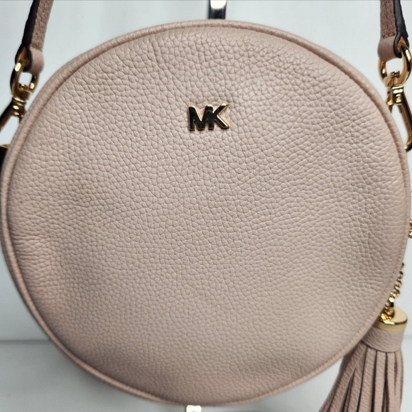 Michael Kors Pebbled Leather Canteen Crossbody Purse Blush Light Pink Gold Round - Picture 3 of 12